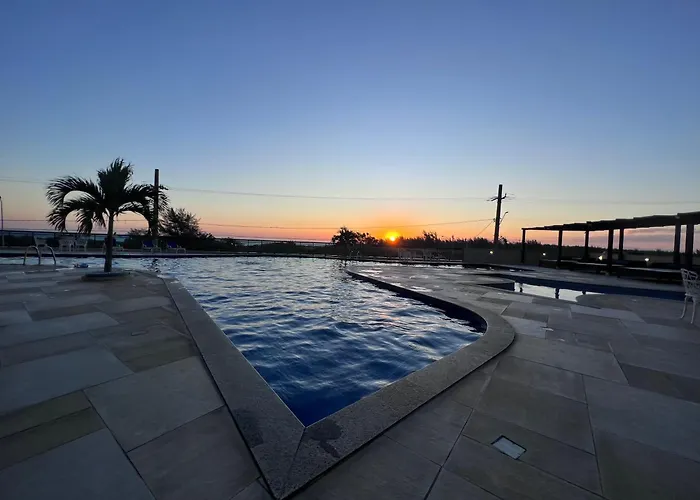 Piscina infinita vista mar com por do sol Praia Grande
